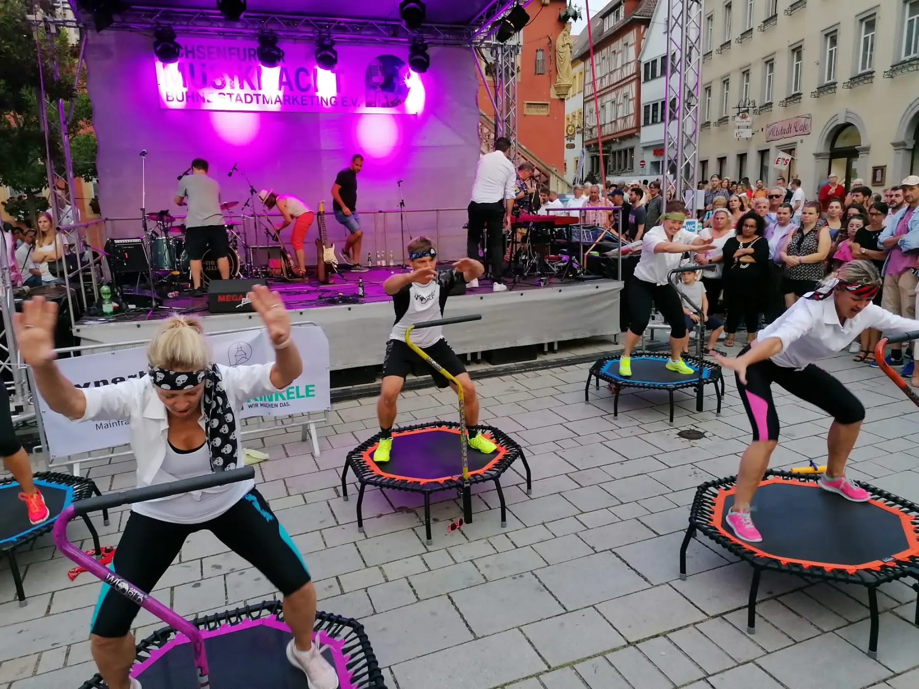 Körperakademie, Trampolinsprung-Übung
